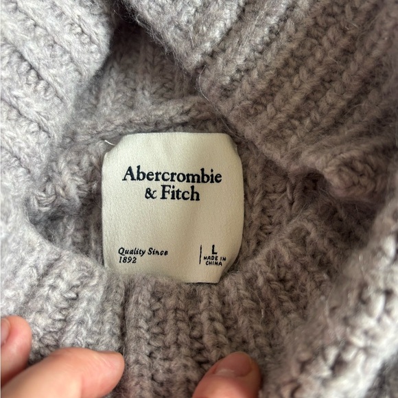 Abercrombie & Fitch Sweater Size L Cowl Neck Light Gray - Picture 9 of 11